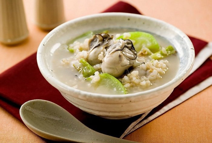  bowl of oyster congee in Quang Binh - what to eat in quang binh